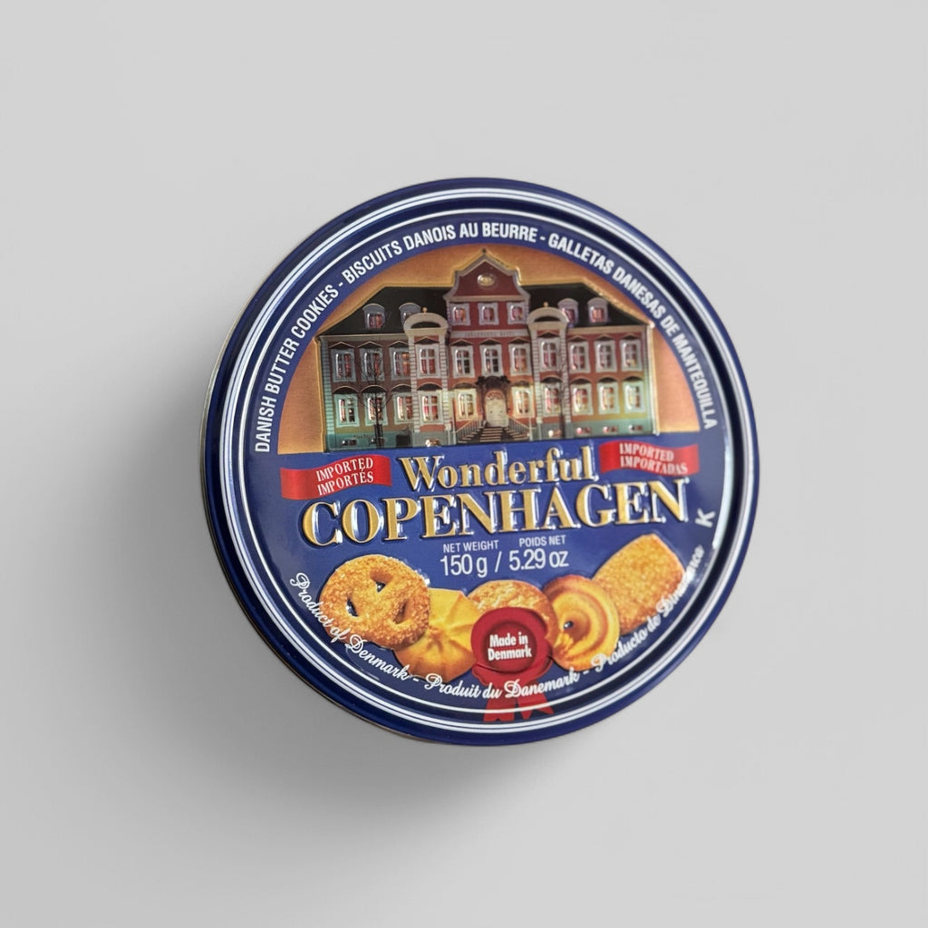 Nesia Butter Kekse von Won Copenhagen auf einem Teller, knusprig und goldbraun, ideal für Snacks und Kaffee.