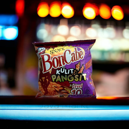Knusprige Boncabe Kulit Pangsit von Vanka Kawat als Snack, Level 10, mit goldbrauner, knuspriger Oberfläche auf Bild.