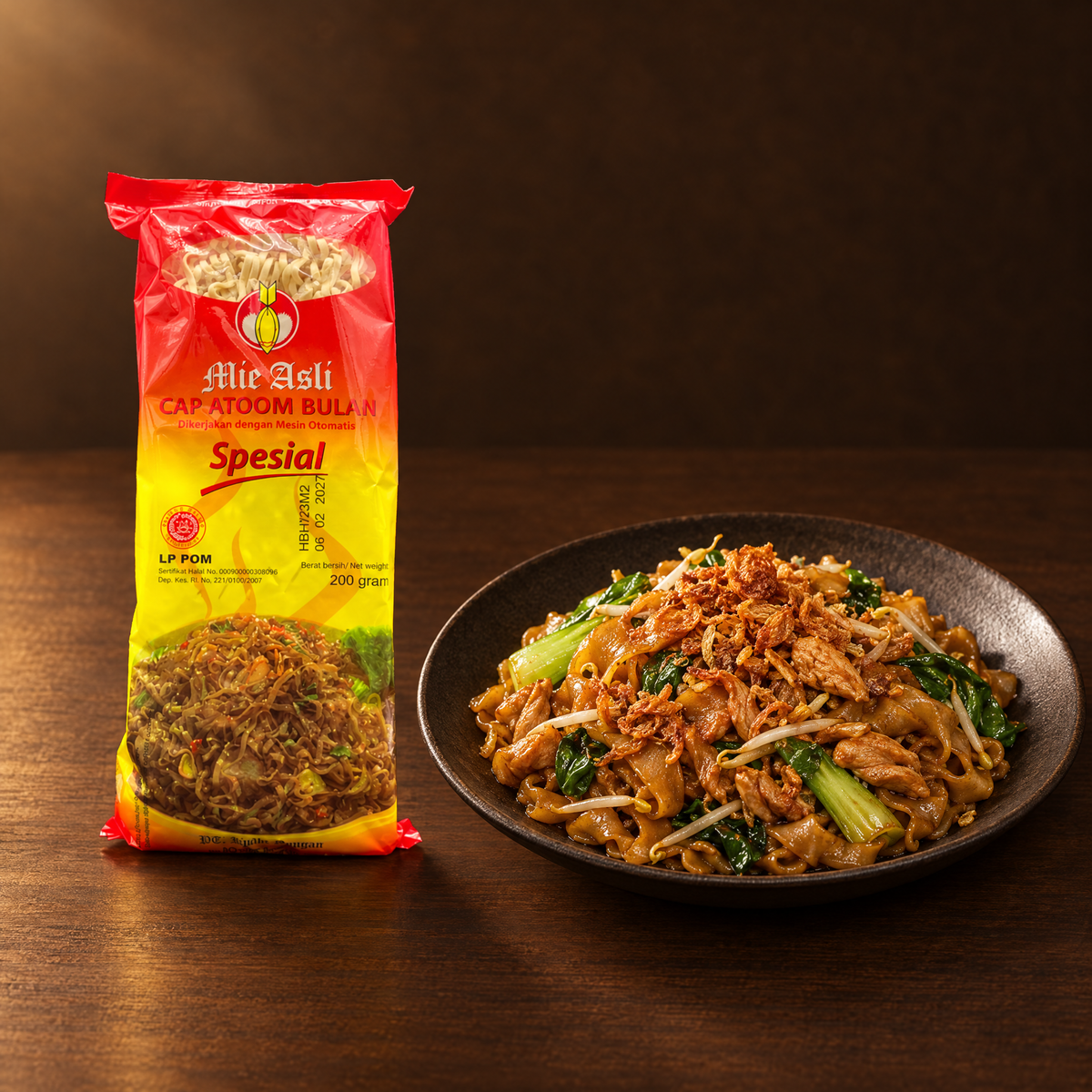 Atoom Bulan Mie Lebar Spesial 200 g – Packung mit gebratenen Bandnudeln