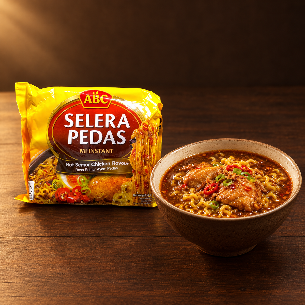 Mi ABC Instant Kuah Semur Ayam Pedas 70 g – Packung mit Nudelsuppe