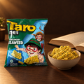 Taro Net Rasa Rumput Laut 52 g – Packung mit Snackschale am Schreibtisch