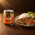 Sambal Cobek Cap Ibu – Glas mit gegrilltem Fisch und Reis