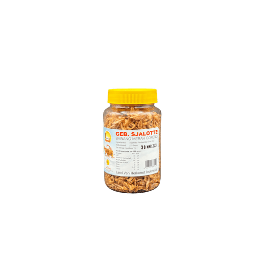 Knusprige Bawang Merah Goreng von Nesia Food als Lebensmittel, goldbraun gebraten und in einer Verpackung sichtbar
